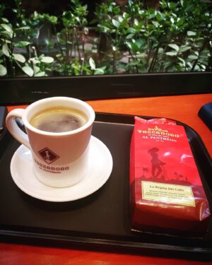 Kim Joon Instagram - 들어왔었네...우리나라에도 ☕ #타짜도르 #tazzadoro #룽고 #로마 #강남