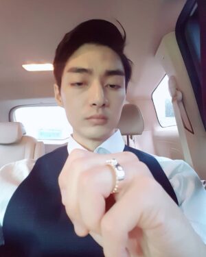 Kim Joon Instagram - #물끄러미 #드바스크 #debassqq