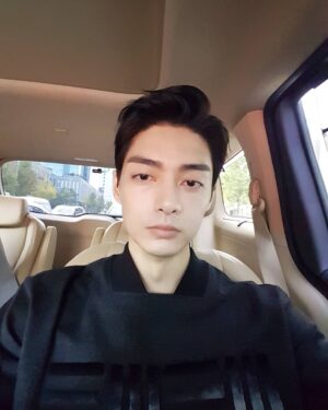 Kim Joon Instagram - 애매 #모호 한 #표정 #패션위크