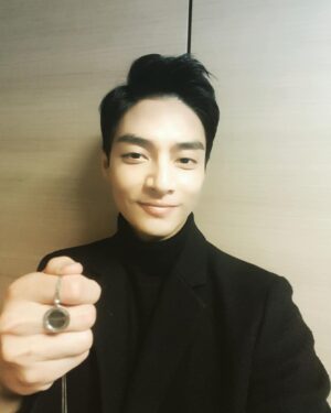 Kim Joon Instagram - 둘다 잘나오는것은 불가능인가....#fiore #피오레