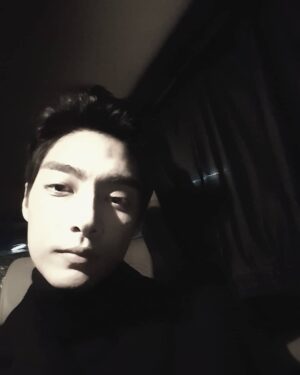 Kim Joon Instagram - #2018 #해피뉴이어 #happynewyear #2019
혼자보단 둘, 둘보다는 셋, 아니 셋보다는 #넷 🌅