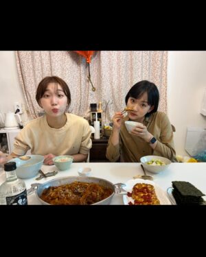 Kim Ju-yeon Instagram - -