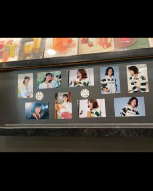 Kim Ju-yeon Instagram - 덕분에 정말 정말 행복한 8주년을 보냈습니다. 제가 벌써 8주년이 되었더라고요. 어떻게보면 길기도 그리고 짧기도 한 그 시간동안 늘 무대와 스크린에서 제 일을 할 수 있다는게 감사한 시간들이었어요. 
그리고 보내주신 편지들도 한장한장 모아서 책으로 만들어 주셔서 감사합니다. 🥹 눈물이 날 만큼 정말 그 어떤 선물보다 귀중하고 아름다웠어요. 
누군가를 응원한다는 그 말은 정말 아름다운 것 같아요. 사람을 살아갈 수 있는 힘을 만들어주니까요! 
저도 늘 그 마음 베풀면서 살아갈 수 있도록 할게요. 고마워요!!