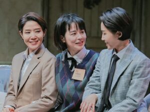 Kim Ju-yeon Instagram - 시간이 어지러울 만큼 빠르게 흘러가네요 .

2023년 참 감사했습니다. 사랑 가득했던 한 해였어요. 요즘 더더욱 시간에 대한 감사함과 저에게 주어진 추억에 대한 소중함을 느끼고 있어요.
2024년은 더 쏜살같이 흘러가겠지만, 하나하나 마음에 소중하게 담아두면서 살아갈게요.
다들 건강 조심! 마음 조심! 잘 다독이면서 살아가자구요!