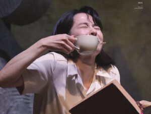 Kim Ju-yeon Instagram - 시간이 어지러울 만큼 빠르게 흘러가네요 .

2023년 참 감사했습니다. 사랑 가득했던 한 해였어요. 요즘 더더욱 시간에 대한 감사함과 저에게 주어진 추억에 대한 소중함을 느끼고 있어요.
2024년은 더 쏜살같이 흘러가겠지만, 하나하나 마음에 소중하게 담아두면서 살아갈게요.
다들 건강 조심! 마음 조심! 잘 다독이면서 살아가자구요!
