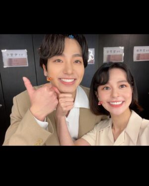 Kim Ju-yeon Instagram - 라흐헤스트 무사히 모두 공연을 올렸답니다❤️
정말 늘 무대위에서, 위로 받는 이 작품을 다시 만나게 되어 너무너무너무 행복하답니다.
많이 보러와주세요🥹
마지막까지 다치지않고, 고민하고, 동림이를 향안이를 상을 환기를 사랑할게요.
#혹시오늘도올까 #라흐헤스트