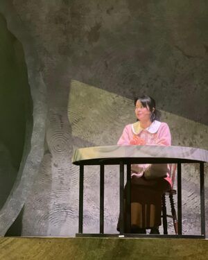 Kim Ju-yeon Instagram - 라흐헤스트 무사히 모두 공연을 올렸답니다❤️
정말 늘 무대위에서, 위로 받는 이 작품을 다시 만나게 되어 너무너무너무 행복하답니다.
많이 보러와주세요🥹
마지막까지 다치지않고, 고민하고, 동림이를 향안이를 상을 환기를 사랑할게요.
#혹시오늘도올까 #라흐헤스트