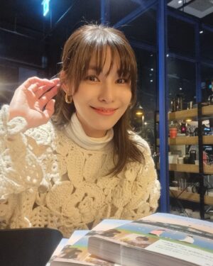 Kim Jung-hwa Instagram - MERRY CHRISTMAS🎄
예수님의 탄생을 축하하며🎉
모두 행복한 성탄절 보내시길😍
#분위기맛집
#알리스타커피본점
#3층
#사진잘나와요👍