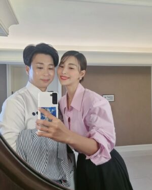 Kim Jung-hwa Instagram - 사랑이 참 많은 따뜻한 사람..
무대에 있을 때 누구보다 더 빛이나는 사람..
하나님을 진심으로 사랑하는 사람..
성숙한 사람..
지혜로운 사람..
배울 점이 참 많은 사람..
.
여전히 내가 정말 존경하는 사람..
.
이 땅에 태어나줘서 고마워요♡
나에게 결혼 해 달라고 이야기 해줘서 고마워요♡
여전히 내 옆에 있어줘서 고마워요♡
2024년 1월 3일 
오늘을 축하할 수 있게 해줘서 고마워요♡

사랑해요.
생일 축하해요♡
#내사랑
#내남편
#축탄신일
#모두축하해주세요🙆‍♀️