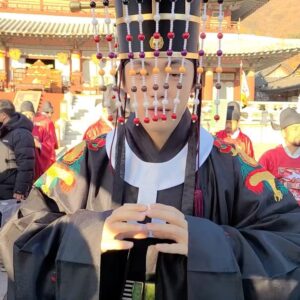 Kim Jung-hyun Instagram - #철인왕후 #극한직업 #중전남편 #왕의길