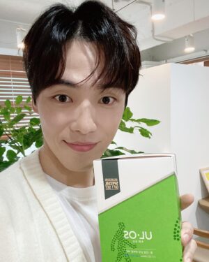 Kim Jung-hyun Instagram - #우르오스 통큰 선물로 철인왕후팀도 남자샤워를 배웠습니다 땡큐 . 슥삭샥한 하루되세요!
#여자스텝분들도배운건안비밀 #다돌리는통큰우르오스