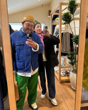 Kim Ki-bang Instagram - .
오늘 나 좀 산뜻한데?ㅋㅋㅋㅋ
희경이의 핑크머플러덕분에 완성된 느낌🩷
.
#오늘의커플룩 
#희바라기방
