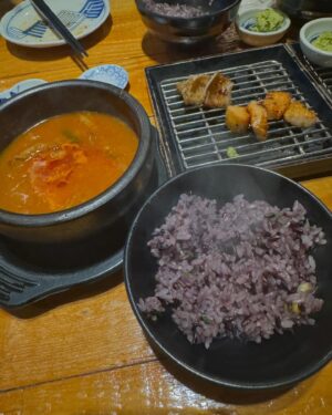 Kim Ki-bang Instagram - .
우리끼리 조촐하고 오붓하게 송년회^^
올 해 정말 고생한 그라운드플랜 대표,부대표 밥사주기!
내가 사랑하는 사람들🩶
내년에 더더 힘내고 잘되자~~
.
#그라운드플랜 #일등미스트 #미스트 #기초화장품
