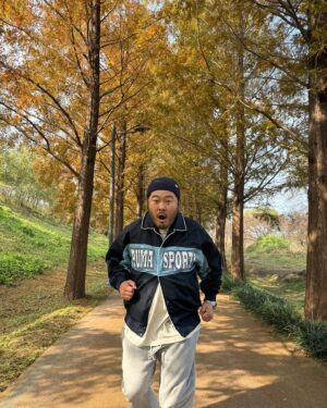 Kim Ki-bang Instagram - .
너에게로 가는 중~
.
#호들갑 #까부는중
#메타세콰이어길 #데이트