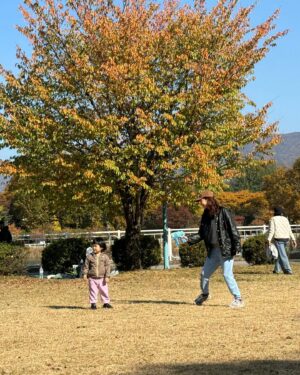 Kim Ki-bang Instagram - .
내 전부 둘❤️
사랑해!!
.
#희바라기방더하기그리니 
#iam행복이에요