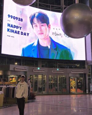 Kim Ki-hae Instagram - 잊지않고 모두 축하를 해주신 덕에
너무 행복한 스물다섯 먹은 하루를 보냈습니다
항상 감사한 마음으로 활동하겠습니다😊
너무 너무 너무 감사합니다