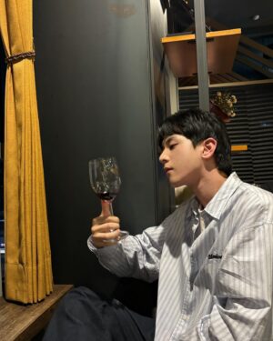Kim Ki-hae Instagram - 짠🍷