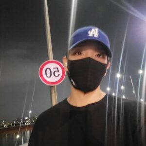 Kim Kyung-nam Instagram - 적당히 더운 8월의 끝자락.