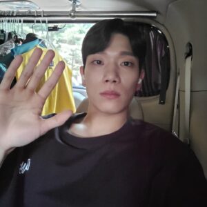 Kim Kyung-nam Instagram - 안뇽🖐
나 경남쓰 잘 지내😄