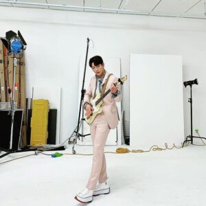 Kim Kyung-nam Instagram - 딩가딩가딩

오늘 저녁 7시 55분도 
KBS2 #오케이광자매
본방사수🎸🎸🎸