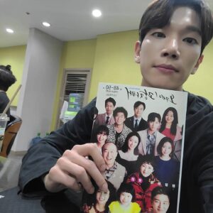 Kim Kyung-nam Instagram - bgm. <015B 이젠안녕>

작년 이맘때쯤 첫 대본을 받고 첫 상견례를 했던 것 같은데 어느새 1년이 지난 오늘 오케이광자매가 끝이 났습니다~
긴 시간이었던 만큼 여느 때보다 진한 아쉬움과 허한 마음이 드네요.
끝나고 돌이켜보니 힘들고 지쳤던 순간들 마저 제게 너무 값지고 감사한 경험이었다는 생각이 들어요.

한예슬이라 너무나 행복했습니다. 

긴 여정을 함께한 너무나 낭만적이었던
오케이광자매 식구들...너무 사랑했고 감사했습니다.
아주 오랫동안 특별하고 소중한 기억으로 남을 것 같아요♡

그리고 무엇보다 그동안 오케이광자매를 사랑해주시고 응원해주신 시청자분들...
그리고 팬분들 너무나 큰 힘이 됐고 진심으로 감사했습니다♡

안녕은 영원한 헤어짐은 아니겠지요^^
새로운 모습으로 다시 만나요~

지금까지 한예슬이었습니다👌