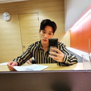 Kim Kyung-nam Instagram - 무미건조했던 저의 하루를
특별한 하루로 만들어주신 
<나혼자산다> 감사합니다👏👏👏

오늘은 #오케이광자매 정상 방송합니다! 잊지 않으셨죠?
8시에 만나요😀