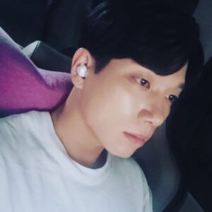 Kim Kyung-nam Instagram - 음악감상. photo by me

#오케이광자매 오늘도 쉽니다ㅜ
대한민국 대표팀 화이팅✊✊✊