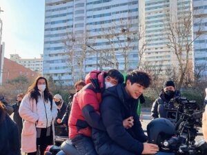 Kim Kyung-nam Instagram - #한사람만

많이 감사하고 많이 배우고 느끼고
많이 위로받았던 시간들

그 소중한 시간들을 함께한 
모든 분들, 진심으로 감사했습니다.

저는 더 성숙하고 건강한 모습으로
돌아올게요🙂

그때까지 우리 잘 살아보기로 해요😀
