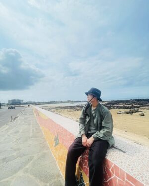 Kim Min-cheol Instagram - #웰컴투삼달리 돌고래 덕후 공지찬🐬🌊🔭