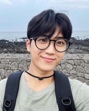 Kim Min-cheol Instagram - #웰컴투삼달리 돌고래 덕후 공지찬🐬🌊🔭