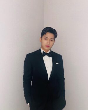 Kim Min-cheol Instagram - 2023년 새해 복 많이 받으세요🖤🐰