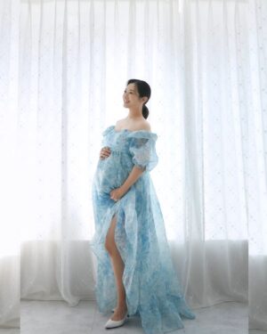 Kim Min-jung Instagram - .
25살에 이 남자를 만나 13년째
희로애락을 함께 하고 있는 옛 남친 현 남편💙
이젠 이 남자를 똑 닮은 두 아이의 엄마가 된 나
이 행복한 사진 뒤로 얼마나 많은 감정들이 있는지..
그래서 더 소중한 이 찰나입니다 :)
.
.
#만삭#만월#옛남친#구남친#전남친#현남편#조충현#김민정
#KBS 가 이어준 인연 #아나운서부부#아나운서#벌써13년째