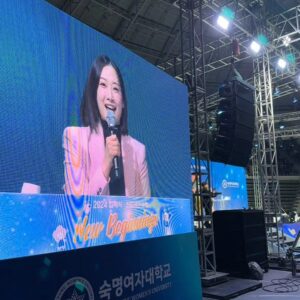 Kim Min-jung Instagram - .
올해도 모교 입학식에 함께했어요💙

24학번 새송이 여러분~
숙명 가족이 되신 걸 진심으로 축하해요!!
그동안 얼마나 노력했을지, 
또 곁에서 가족들은 얼마나 마음 썼을지 알기에
더욱 소중하고 감사한 하루였어요. 
후배 여러분 꿈이 시작되는
그 순간을 함께해 영광이었습니다🙏🏻
타임머신을 타고 
제가 입학하던 그 때 그 감정 느낄 수 있어 행복했어요!

아름다운 청파동에서의 찬란한 봄날을 응원합니다!
언제나 숙명 선배들은 열려있으니 
힘들 때 언제나 손 뻗어주세요~ 덥썩 잡아줄게요 :)
온맘 다해 축하하고 환영합니다!!
.
.
#숙명여자대학교#입학식#24학번#새송이#축하해요#응원해요