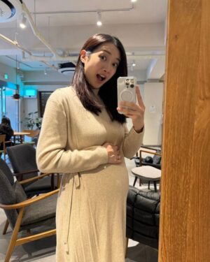 Kim Min-jung Instagram - .
벌써 배가...!!!!
둘째는 왤케 배가 빨리 나와요?!!😲
이제 감출 수 없는 콩콩이의 존재감ㅋ
.
#임밍아웃#벌어진복직근#복직근이개
일단 걱정말고 출산 잘 하고 회복하자!🔥
이제#애둘맘 아 강아지도 있네🤣ㅋㅋㅋ