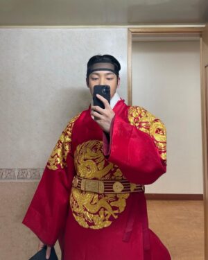 Kim Min-ki Instagram - 내가 왕..?