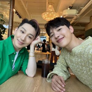 Kim Min-seok Instagram - 반가웟어요 형!🌿 @hoyhoyoung