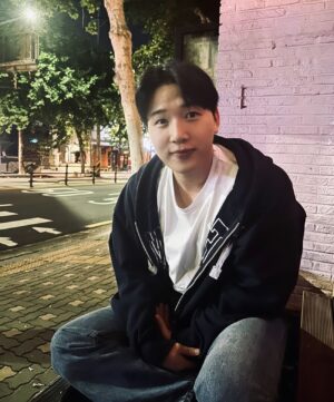 Kim Min-seok Instagram - 언젠가의 밤에 즐거워지기 시작한 순간이었던 것 같아요. photo by 칼든강도님 #형감삼다