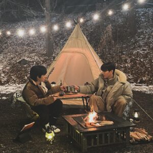 Kim Min-seok Instagram - 인생 낭만이지🎞️📸 평생을 철없이 살며 늙어가고 싶고 그래요.