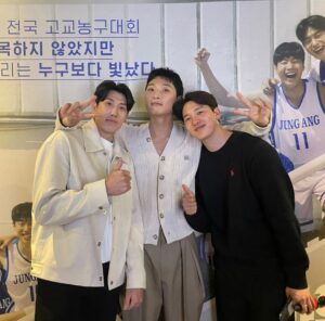 Kim Min-seok Instagram - 진운아 내 눈엔 너가 누구보다 빛나더라 #리바운드 #시사회 #개꿀잼 #난이게슬램덩크보다꿀잼 #정진운화이팅 #두경민화이팅