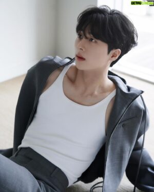 Kim Moo-joon Instagram - 마지막 B