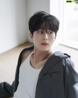 Kim Moo-joon Instagram - 마지막 B
