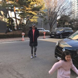 Kim Rae-won Instagram - 서현이가 세상에서 제일 좋아~
조카와 함께..⭐️
#pars #kitty