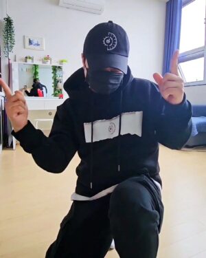 Kim Ryang -ha Instagram - 【 #량하효과 】 
나~~ #REVAMP볼캡 으로 개인기 보여줘?! ㅎㅎ

#REVAMP #리뱀프 #량하효과
#REVAMP모자 #리뱀프모자 

www.revamp.co.kr