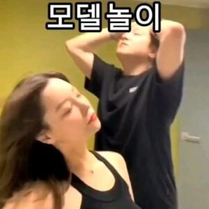 Kim Ryang -ha Instagram - 【 #량하효과 】 
우리는 #모델 놀이중ㅎㅎ

#찐친동생
