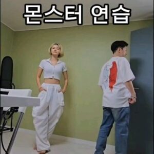 Kim Ryang -ha Instagram - 【 #량하효과 】 
이거 은근히 스탭 꼬이는데?!

#찐친동생 #배드키즈 #귓방망이
#아이돌 #걸그룹
