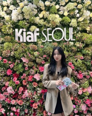 Kim Sae-yeon Instagram - #kiaf #frieze