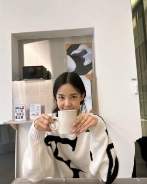 Kim Sae-yeon Instagram - 🙂