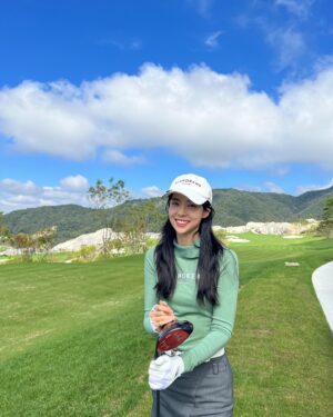 Kim Sae-yeon Instagram - 가을너무짧다🙃 
#골프 #golf