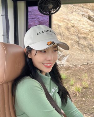 Kim Sae-yeon Instagram - 가을너무짧다🙃 
#골프 #golf