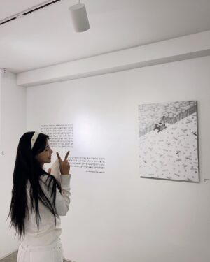 Kim Sae-yeon Instagram - ’취향의 카르텔‘
오늘부터 11월19일까지⭐️
놀러오세요◡̈ 

서울시 종로구 인사동길 19-2, 와담빌딩 3,4층

#전시회 #그룹전 #무우수갤러리